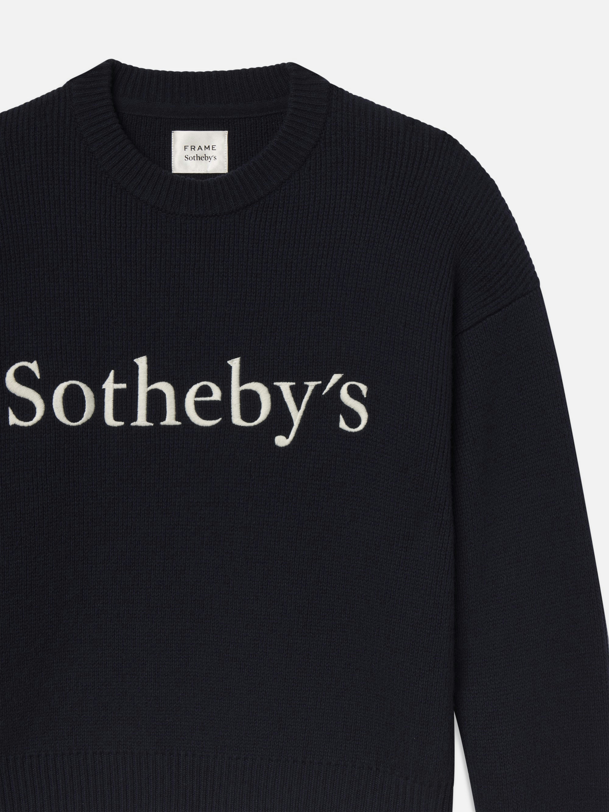 sweater front detail packshot image alt:fit1
